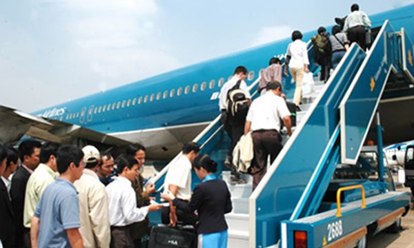Vietnam Airlines assists passengers to from Thailand